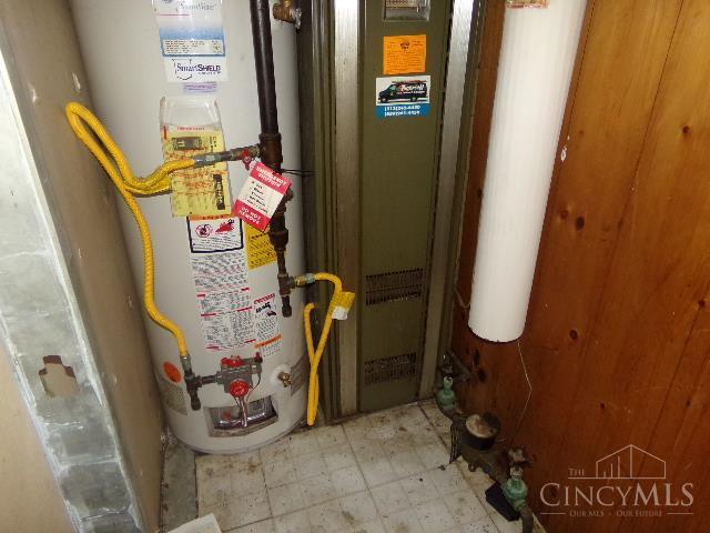 2528 Mariposa Dr, Colerain Twp, OH 45231 - utility room featuring gas water heater