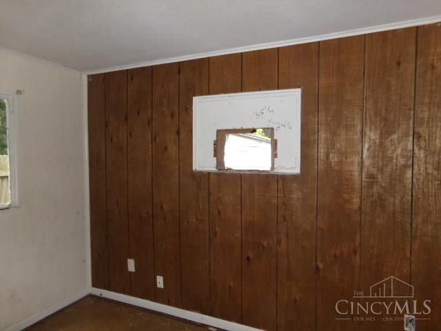 2528 Mariposa Dr, Colerain Twp, OH 45231 - detailed view of ornamental molding and wood walls