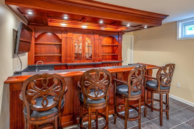 3773 Top Flite Ln, Mason, OH 45040 - community bar area featuring dark tile patterned floors and baseboards