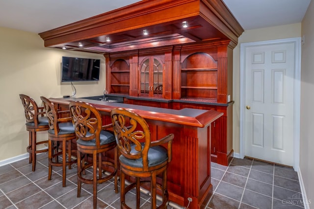 3773 Top Flite Ln, Mason, OH 45040 - indoor wet bar with dark tile patterned floors