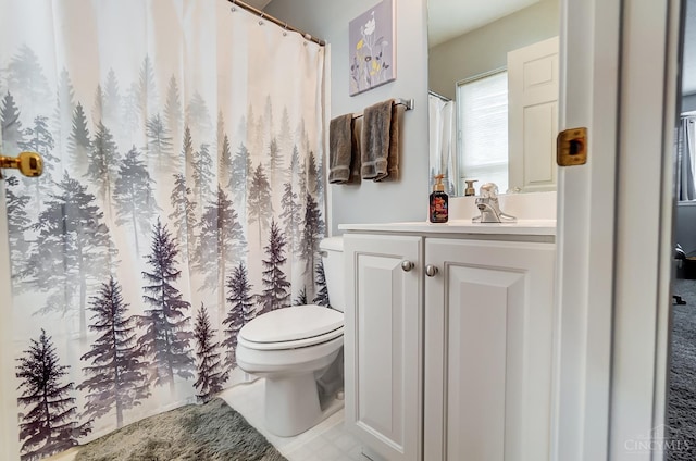 5788 Spire Ridge Ct Unit 13B, Green Twp, OH 45247 - bathroom with vanity and a shower with curtain