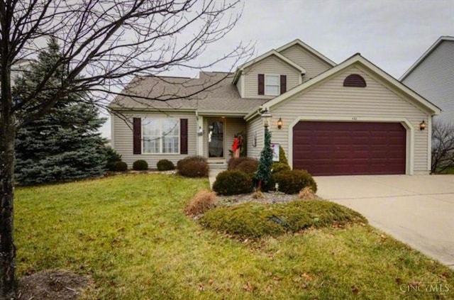 420 Lake Shore Dr, Lebanon, OH 45036 - traditional-style house featuring a garage, driveway, and a front lawn
