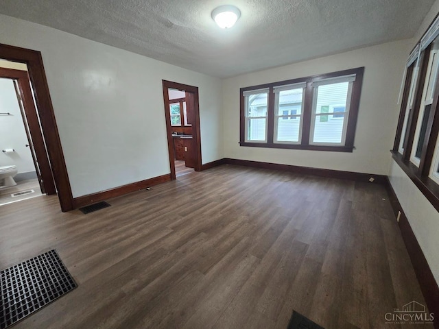 124 W Pleasant St, Hillsboro, OH 45133 - photo 4