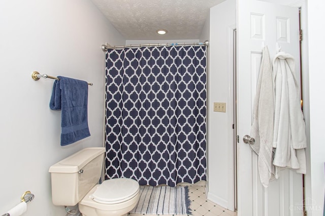1887 Bantas Creek Rd, Washington Twp, OH 45320 - bathroom featuring a textured ceiling, curtained shower, and recessed lighting