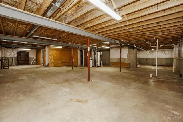 688 Humock Ct, Hamilton Twp, OH 45039 - unfinished basement featuring water heater