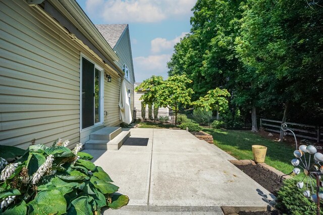 688 Humock Ct, Hamilton Twp, OH 45039 - fenced backyard featuring a patio