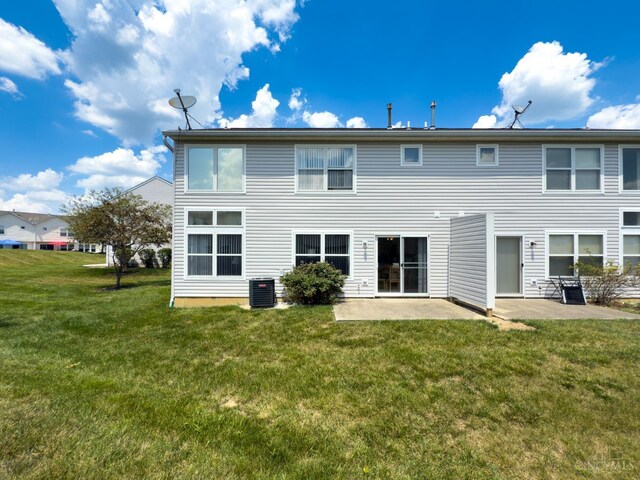3649 Pebble Creek Ct, Mason, OH 45040 - rear view of property featuring a patio and a yard
