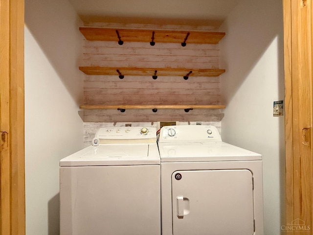 945 Lazenby Rd, Washington Twp, OH 45148 - laundry area featuring separate washer and dryer