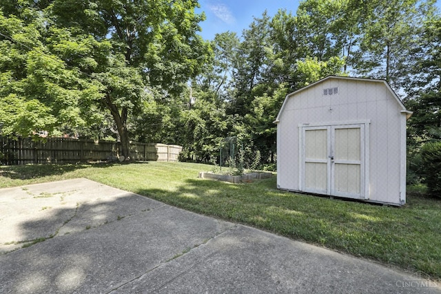 1006 Harbury Dr, Springfield Twp, OH 45224 - view of yard with a patio area and a storage shed
