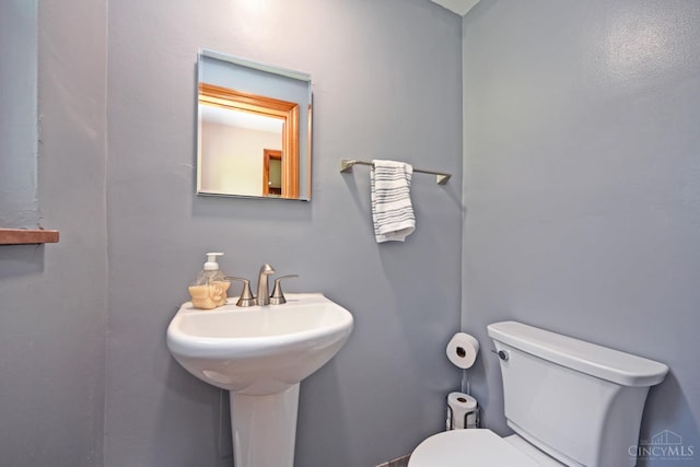 3638 El Rego Dr, Pierce Twp, OH 45102 - bathroom featuring toilet