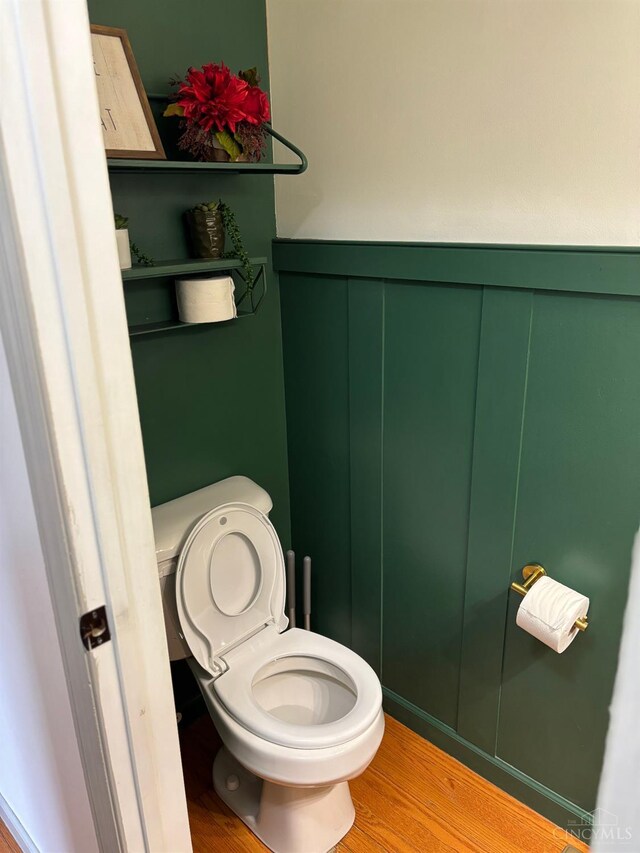 742 Miami Way Dr, Hamilton, OH 45013 - bathroom with wood finished floors, a decorative wall, and a wainscoted wall