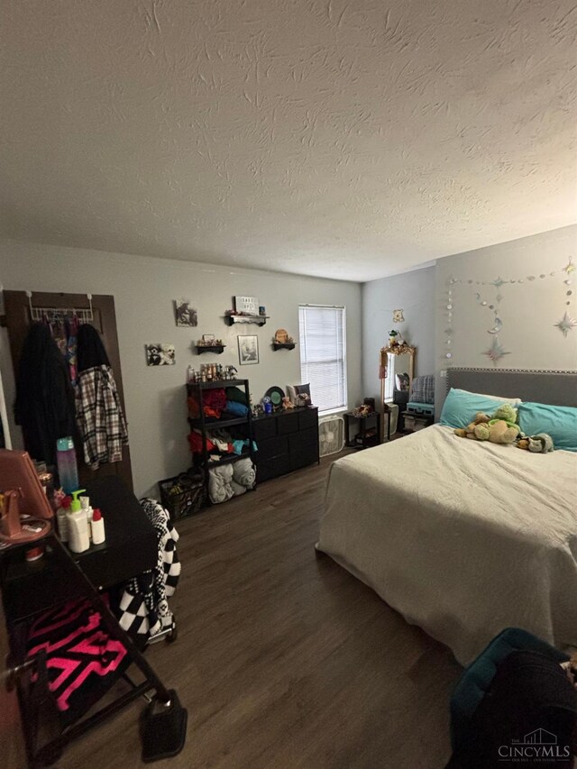 742 Miami Way Dr, Hamilton, OH 45013 - bedroom with a textured ceiling and wood finished floors