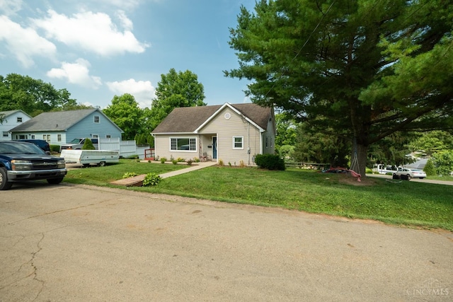 251 Westview Dr, Morrow, OH 45152 - bungalow-style home with a front lawn