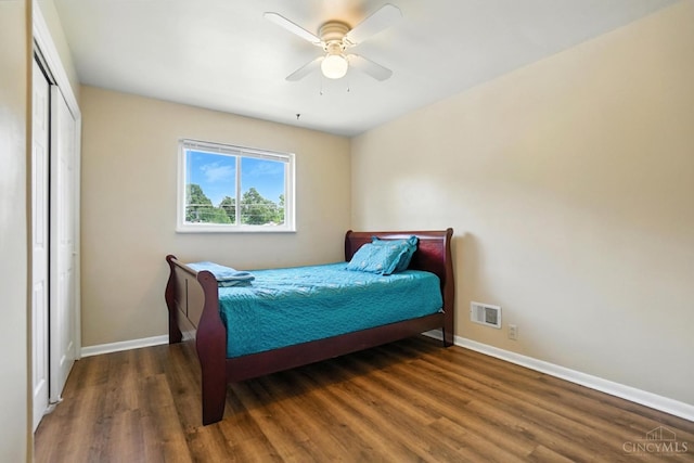 9015 Cotillion Dr, Springfield Twp, OH 45231 - bedroom featuring wood finished floors, a closet, and a ceiling fan