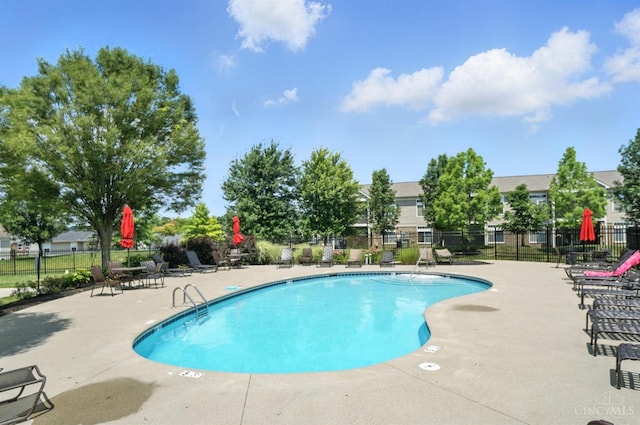 7981 Oakbridge Way, Green Twp, OH 45248 - community pool with a patio area