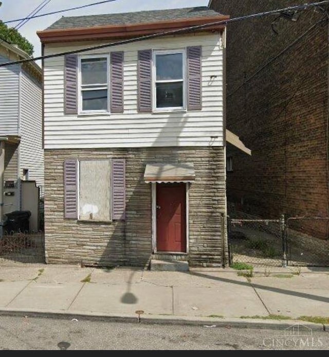 1050 Marshall Ave, Cincinnati, OH 45225 - view of property with stone siding