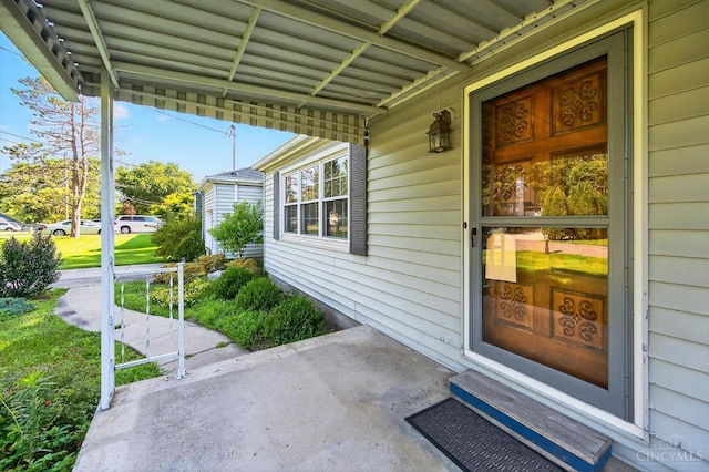 10410 Maria Ave, Springfield Twp, OH 45231 - view of patio / terrace
