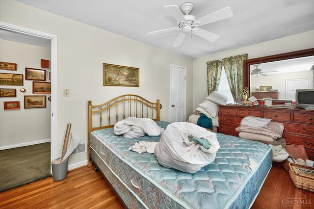 10410 Maria Ave, Springfield Twp, OH 45231 - bedroom featuring wood finished floors and a ceiling fan