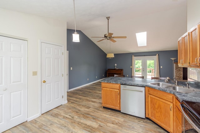 207 Valhalla Cv, Lakengren, OH 45320 - kitchen featuring stainless steel appliances, ceiling fan, a skylight, dark countertops, and a peninsula