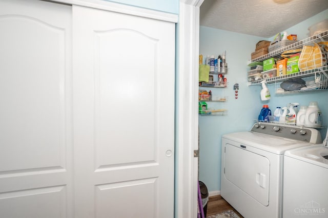 4247 Fieldsedge Dr, Mason, OH 45040 - laundry area featuring washing machine and clothes dryer and a textured ceiling