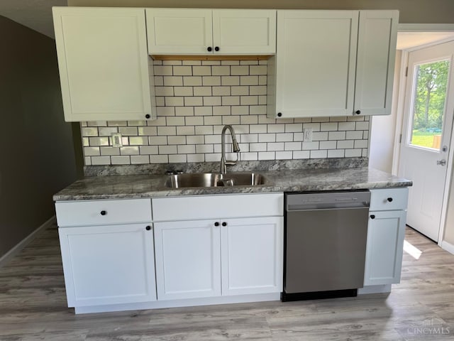 569 Beissinger Rd, Saint Clair Twp, OH 45013 - kitchen with dishwasher, white cabinetry, backsplash, and light wood-style floors
