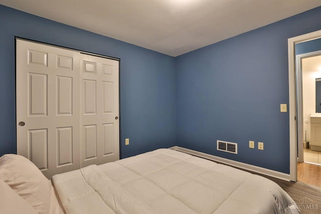 2465 Wilson Ave, Cincinnati, OH 45231 - bedroom featuring wood finished floors and baseboards