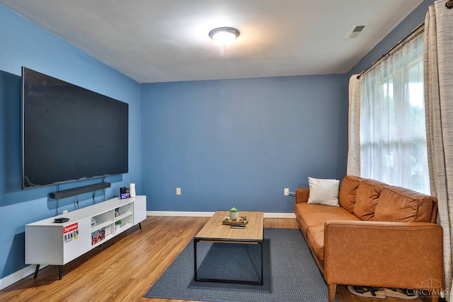 2465 Wilson Ave, Cincinnati, OH 45231 - living area with wood finished floors and baseboards
