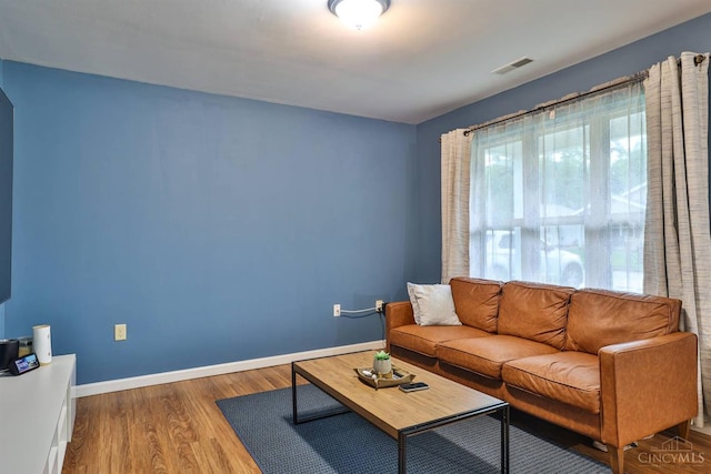 2465 Wilson Ave, Cincinnati, OH 45231 - living area with wood finished floors and baseboards