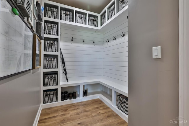 7948 Red Fox Trl, Hamilton Twp, OH 45152 - mudroom featuring wood finished floors and baseboards