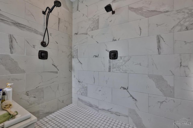 7948 Red Fox Trl, Hamilton Twp, OH 45152 - full bathroom with tiled shower