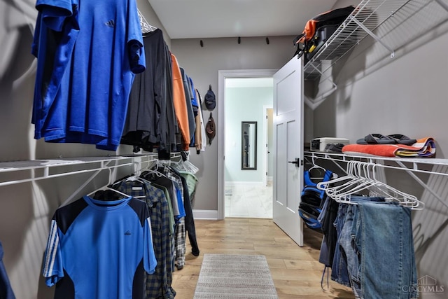 7948 Red Fox Trl, Hamilton Twp, OH 45152 - walk in closet featuring wood finished floors