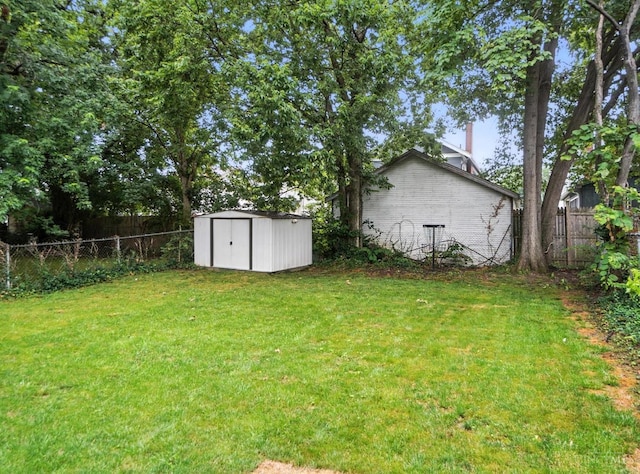 3462 Wabash Ave, Cincinnati, OH 45207 - view of yard with a storage shed