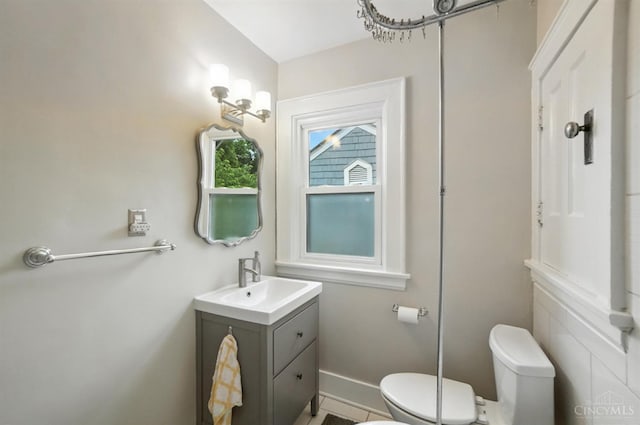 3462 Wabash Ave, Cincinnati, OH 45207 - bathroom with toilet and vanity