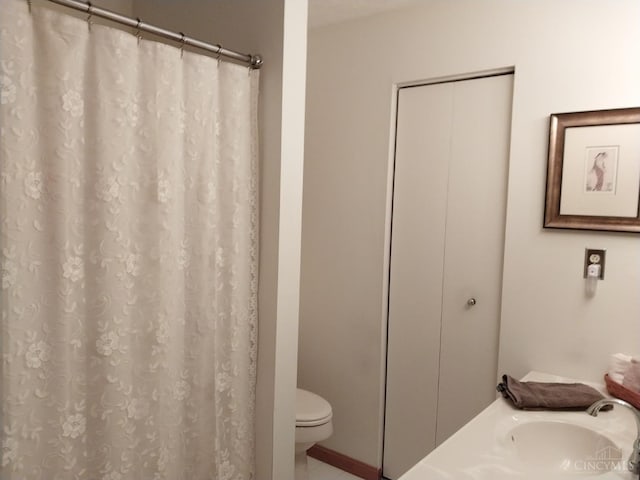 13353 State Route 28 W, Greenfield, OH 45123 - bathroom with toilet and curtained shower