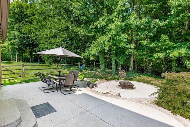 8551 Trillium Ridge Ln, Anderson Twp, OH 45255 - view of patio featuring an outdoor fire pit and outdoor dining area