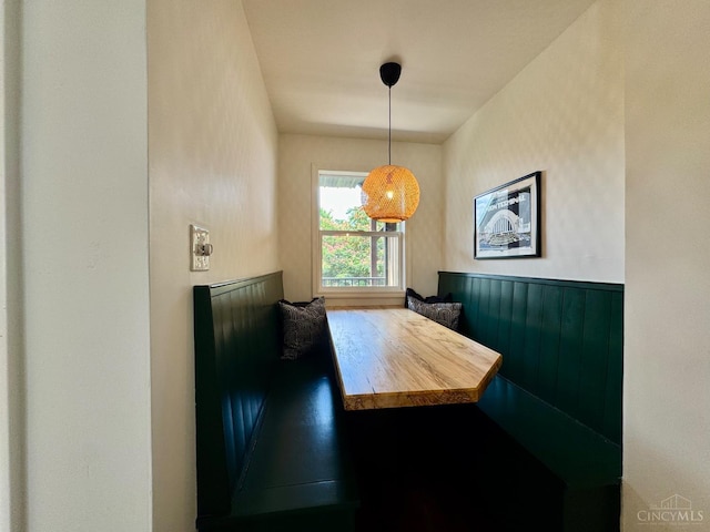 955 Pavilion St Unit 4, Cincinnati, OH 45202 - dining area with breakfast area and a wainscoted wall