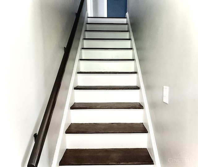 5424 Delhi Rd, Delhi Twp, OH 45238 - view of stairs