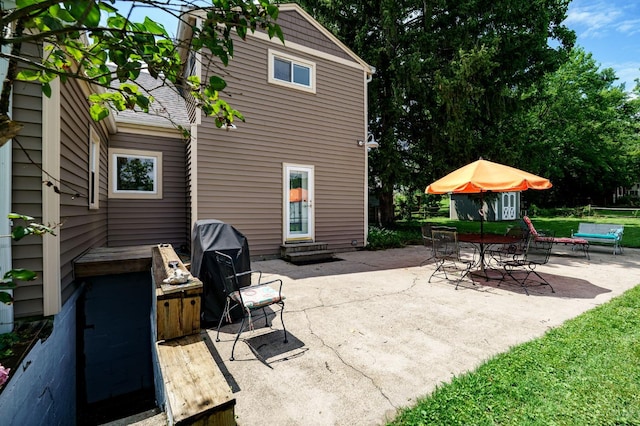 8012 Euclid Ave, Madeira, OH 45243 - view of patio with entry steps