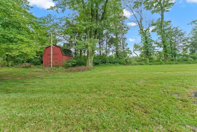 2535 Crane Schoolhouse Rd, Tate Twp, OH 45106 - view of green lawn featuring an outdoor structure and a barn