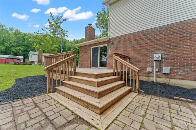 2535 Crane Schoolhouse Rd, Tate Twp, OH 45106 - deck with a lawn