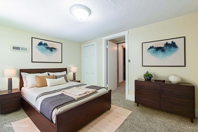 989 E Ogden Rd, Adams Twp, OH 45177 - bedroom featuring light carpet, a closet, and a textured ceiling
