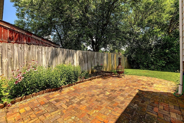 3324 Moonridge Dr, Green Twp, OH 45248 - fenced backyard featuring a patio