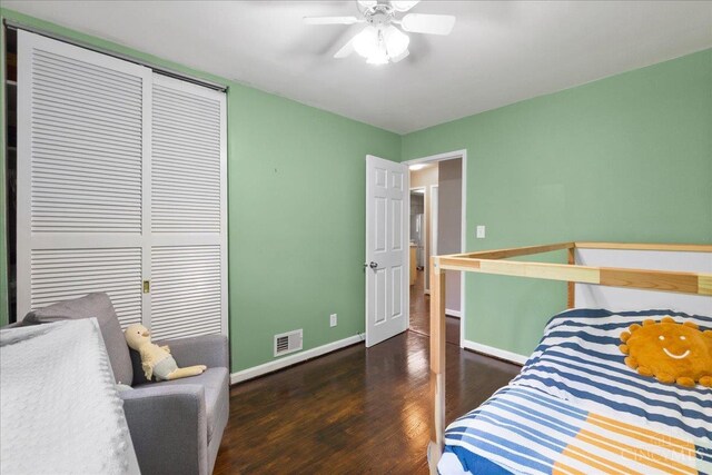 281 Compton Rd, Wyoming, OH 45215 - bedroom with wood finished floors, a closet, and a ceiling fan
