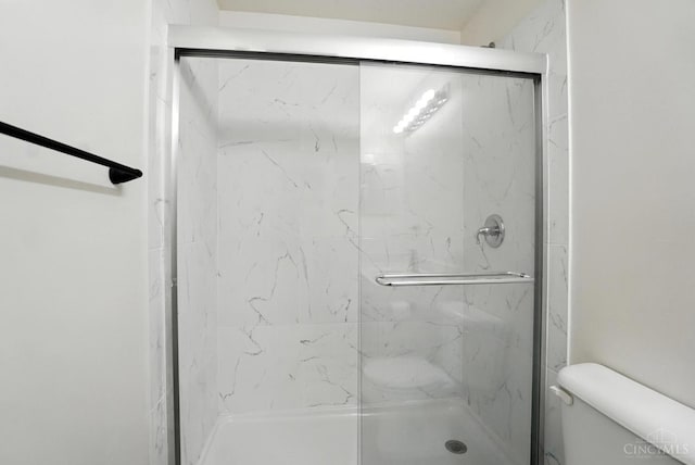 2380 Oaktree Pl, Cincinnati, OH 45238 - bathroom with a marble finish shower