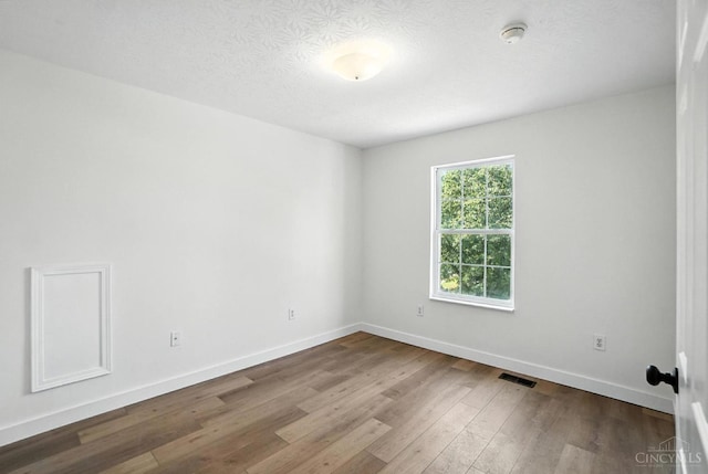 2380 Oaktree Pl, Cincinnati, OH 45238 - spare room with a smoke detector, wood finished floors, and a textured ceiling