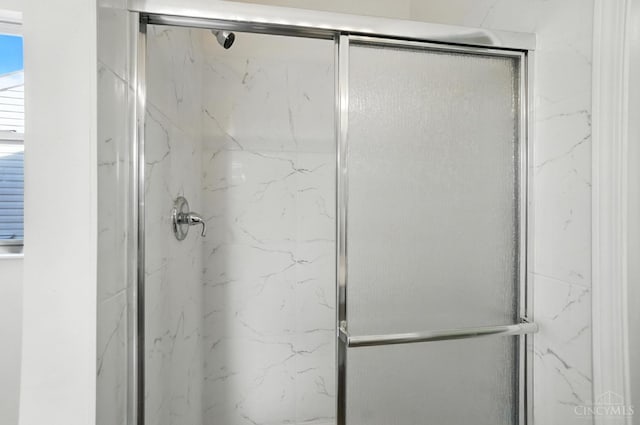 2380 Oaktree Pl, Cincinnati, OH 45238 - bathroom featuring a marble finish shower