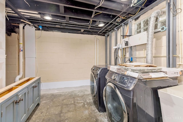1050 Holz Ave, Anderson Twp, OH 45230 - laundry area featuring washing machine and dryer
