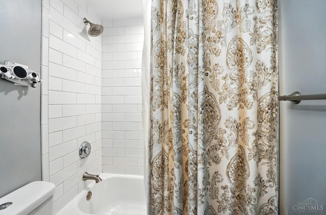 4961 Troubador Ct, Delhi Twp, OH 45238 - full bathroom with shower / bath combo with shower curtain and toilet