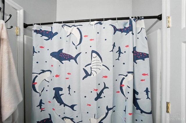 3254 Berwyn Pl, Cincinnati, OH 45209 - full bath with a shower with curtain