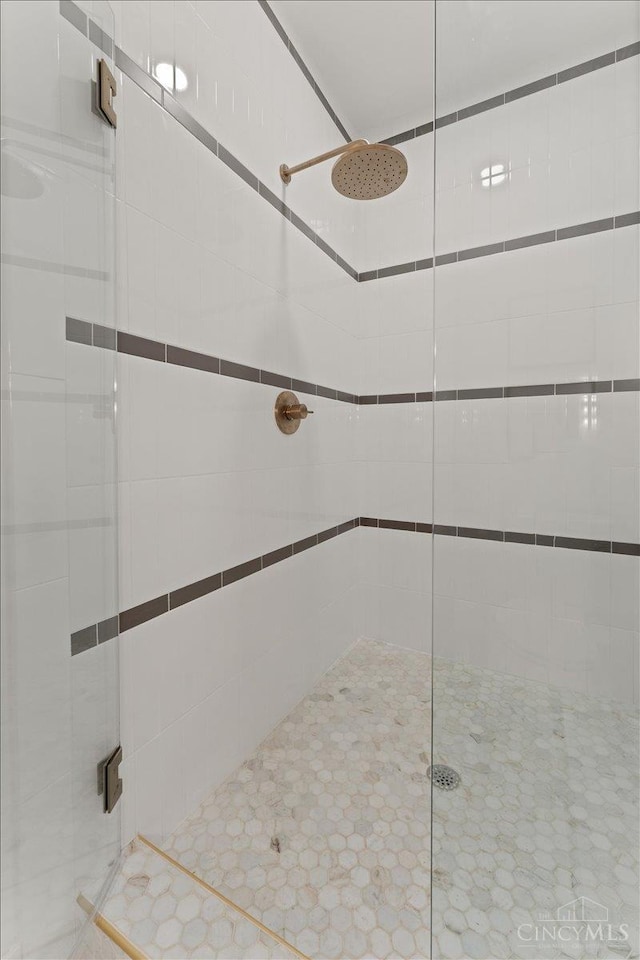 963 Windsor St, Cincinnati, OH 45206 - bathroom with a shower stall
